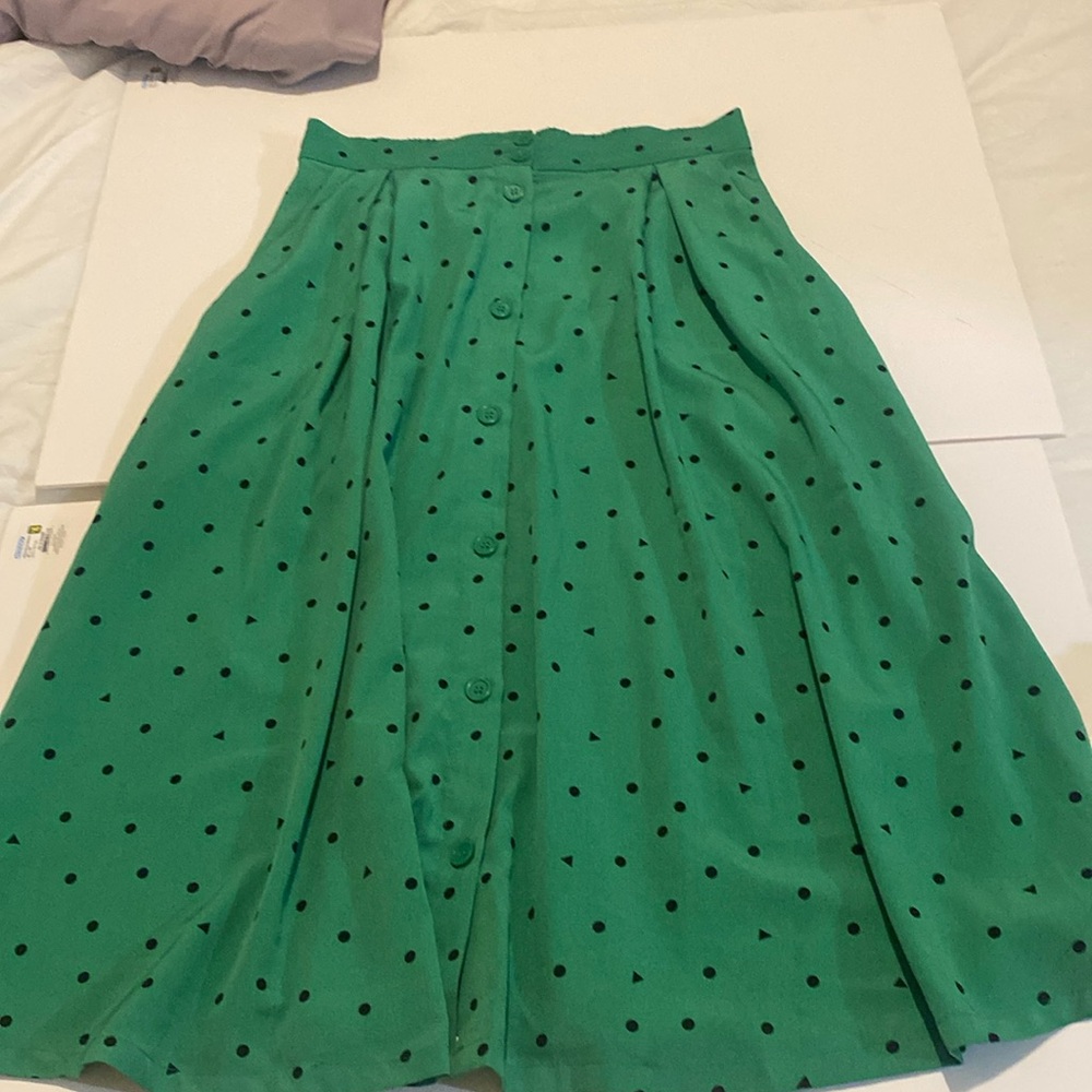 Lovely green with black polka dots midi skirt